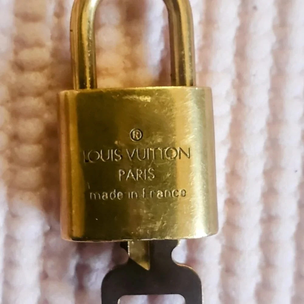 Louis Vuitton Lock and Key  #303 - Picture 8 of 10